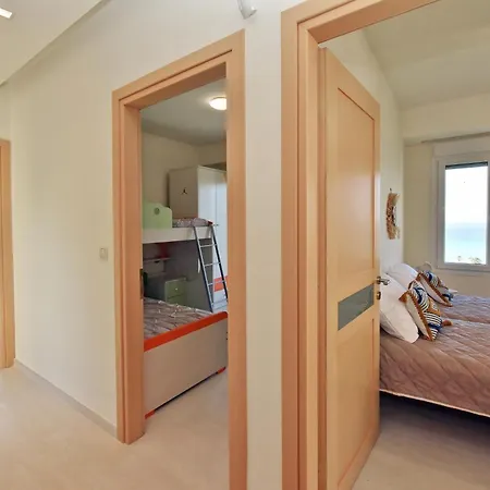 Miramare Sea View 别墅 *
